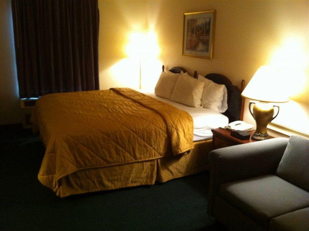 Quality Inn Cornelia Room photo